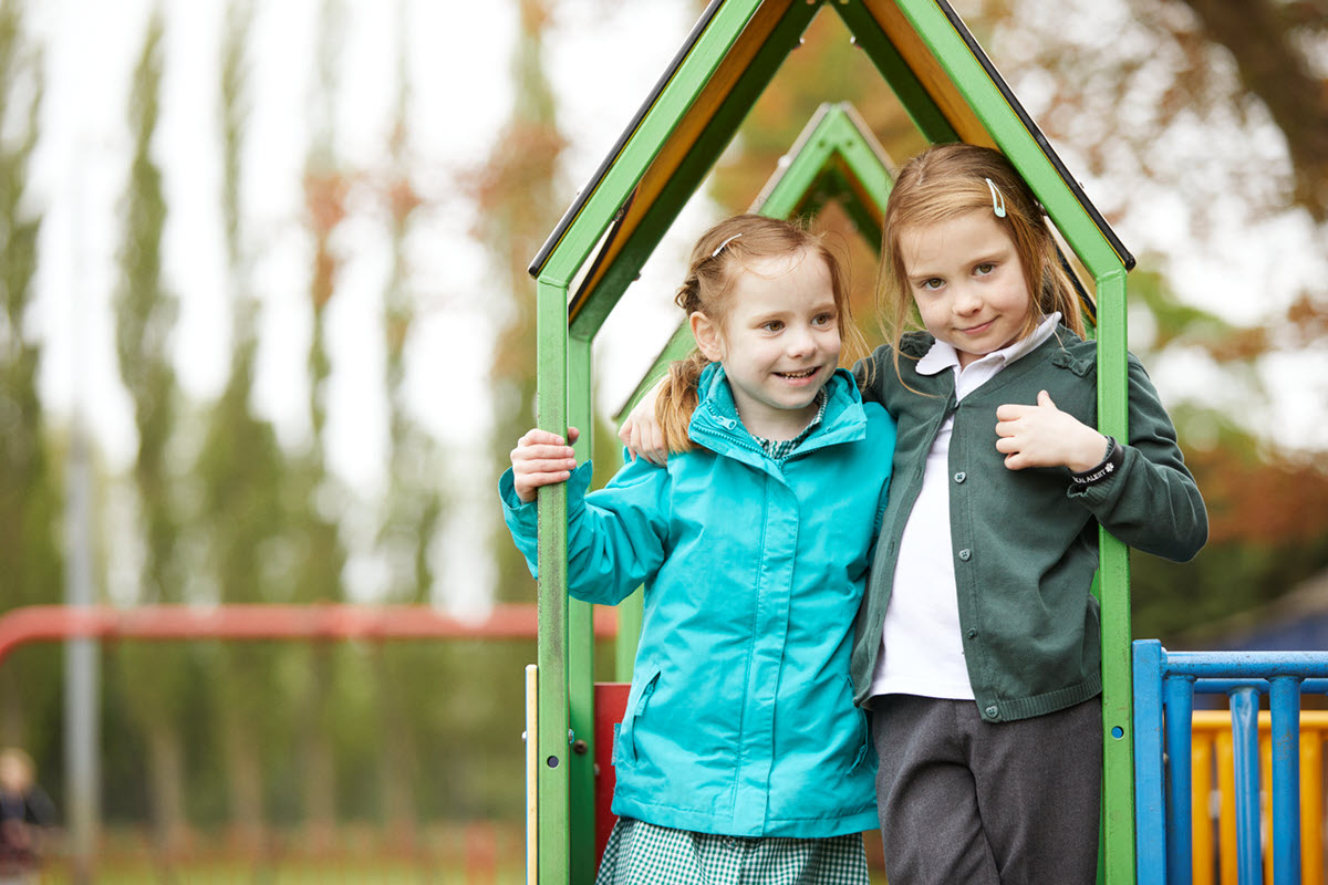 Photo of Holly and Evie Lloyd Garwood with a growth hormone disorder in the UK